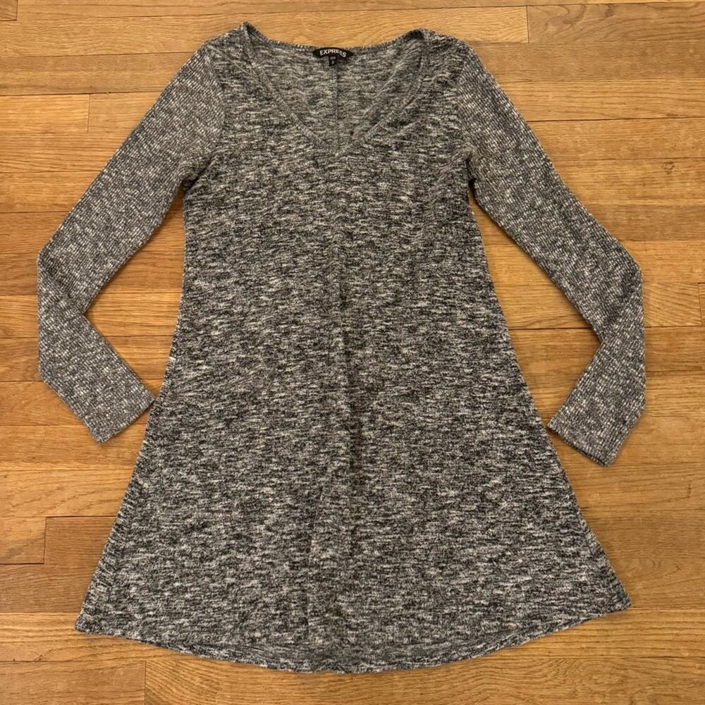 Express gray mottled v-neck long sleeve a-line mini sweater dress size M
b9